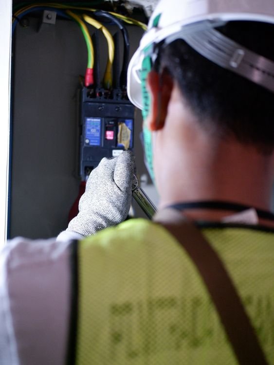 Breaker Sizes Explained: What Is a 40-Amp Circuit Breaker For?